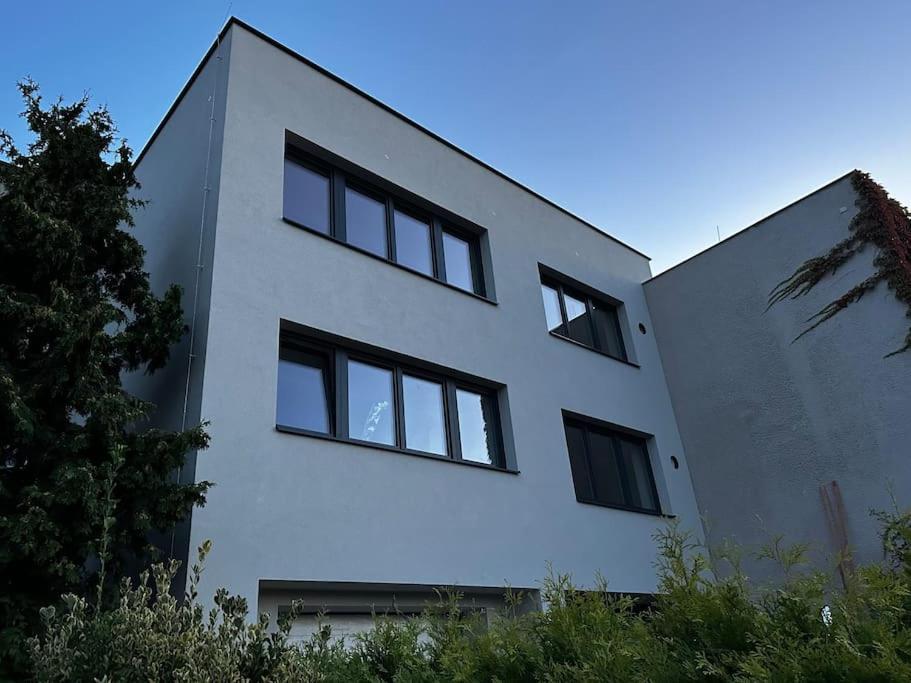 Byt V Rezidencni Ctvrti Prahy 6 Praga Exterior foto